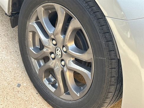 Used 2019 Toyota Yaris LE image 9