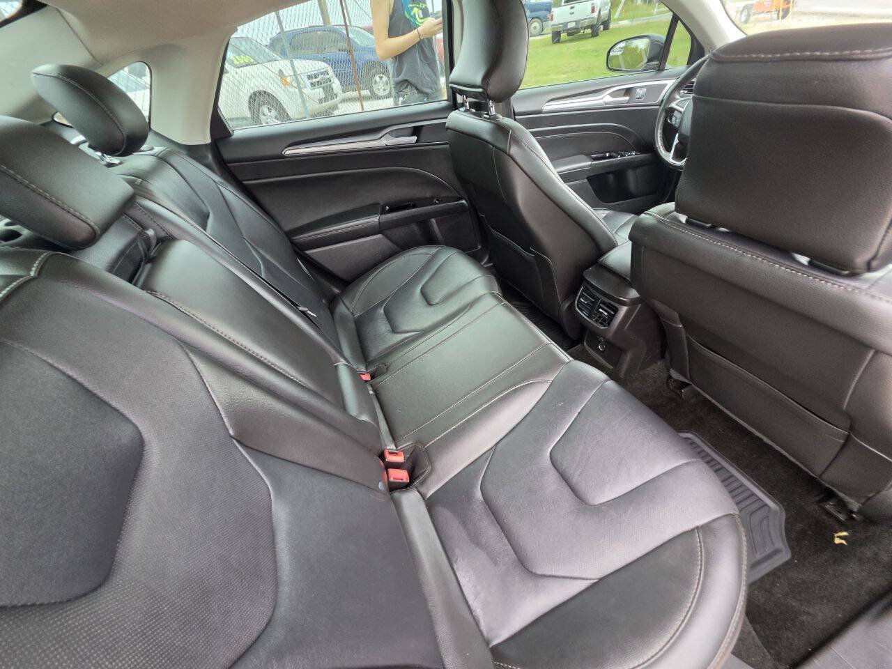 Used 2016 Ford Fusion Titanium FWD image 6