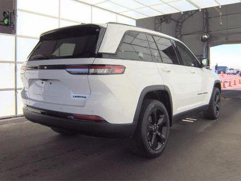 Used 2023 Jeep Grand Cherokee Limited w/ Black Appearance Package AWD/4WD image 5