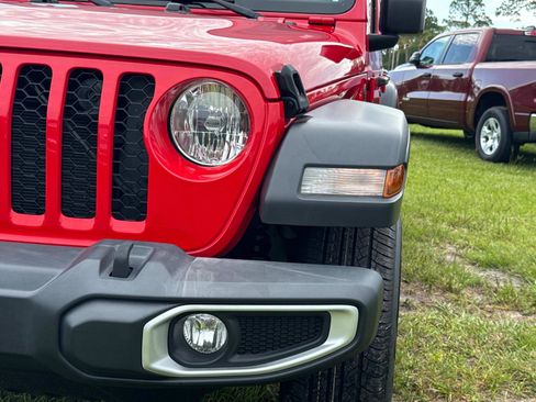 Used 2023 Jeep Gladiator Sport AWD/4WD image 9