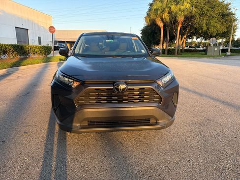 Used 2022 Toyota RAV4 LE FWD image 5