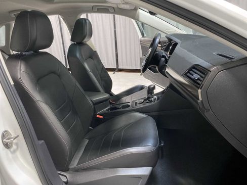 Used 2019 Volkswagen Jetta SEL Premium image 14