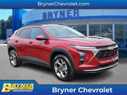 Used 2025 Chevrolet Trax LT w/ Driver Confidence Package FWD image 1