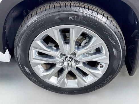 Certified 2024 Toyota Highlander Limited AWD/4WD image 35