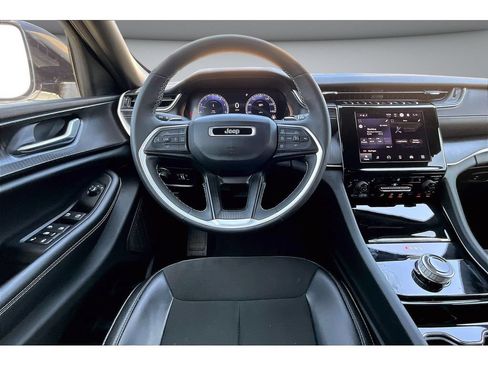 Certified 2023 Jeep Grand Cherokee Altitude AWD/4WD image 8