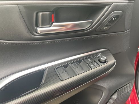 Used 2021 Toyota Venza Limited image 53