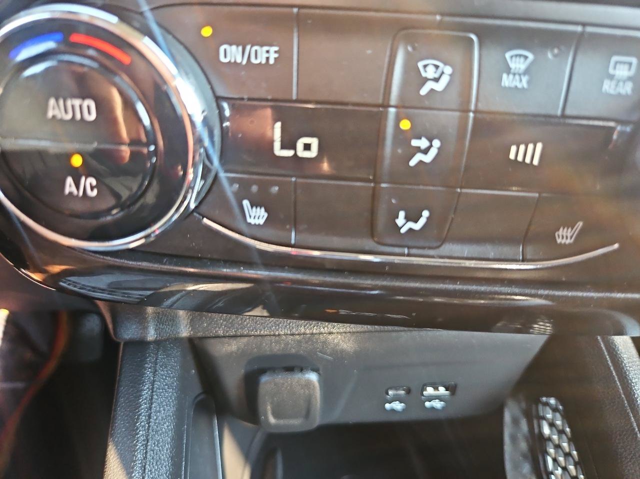 Used 2025 Chevrolet TrailBlazer LT w/ Convenience Package AWD/4WD image 33