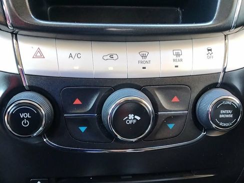 Used 2018 Dodge Journey SE FWD image 19