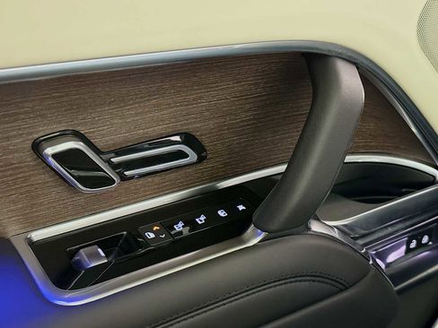 Used 2023 Land Rover Range Rover SE image 32