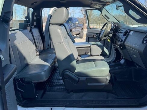 Used 2011 Ford F550 4x4 SuperCab Super Duty w/ Payload Upgrade Pkg image 17