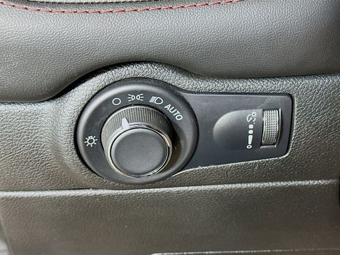 Used 2025 Dodge Durango GT RWD image 17