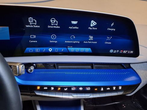 Certified 2025 Cadillac Optiq Luxury 2 w/ LPO, Floor Liner Package AWD/4WD image 4