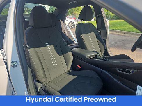 Certified 2025 Hyundai Elantra SEL FWD image 10