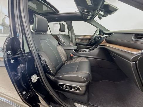 Used 2025 Jeep Grand Cherokee L Summit w/ Obsidian Package AWD/4WD image 30