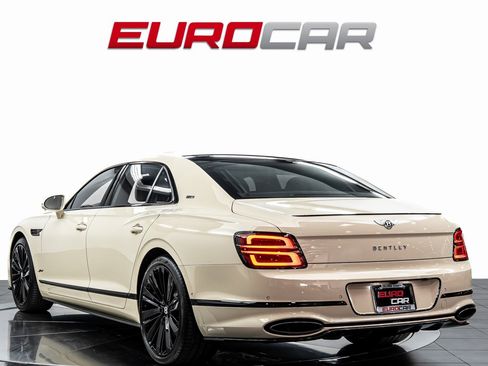 Used 2024 Bentley Flying Spur W12 image 3