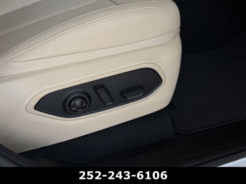 Used 2022 Jeep Grand Cherokee Limited 4xe w/ Luxury Tech Group II AWD/4WD image 46