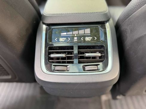 Used 2017 Volvo XC90 T6 Momentum w/ Vision Package image 17