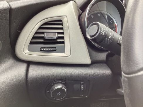 Used 2013 Buick Verano image 28