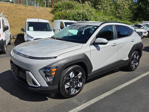 Used 2024 Hyundai Kona SEL FWD image 3