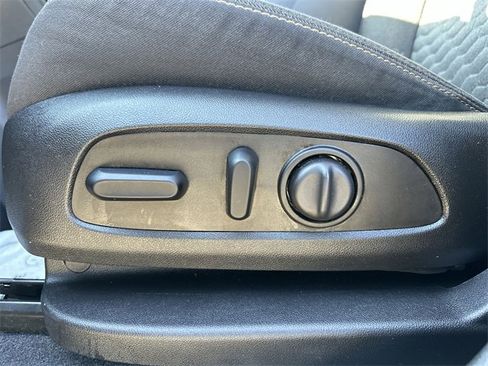 Used 2020 Chevrolet Equinox LT image 12