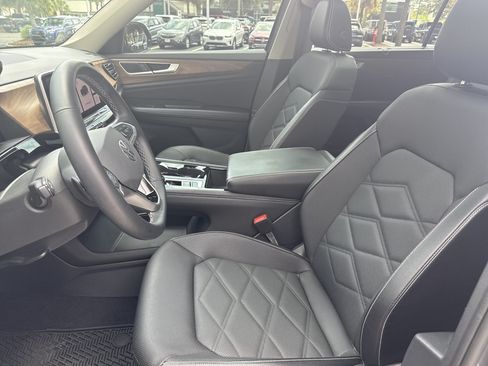 Used 2024 Volkswagen Atlas SE FWD image 13