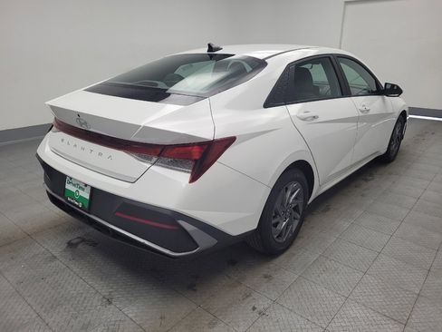 Used 2024 Hyundai Elantra SEL image 9