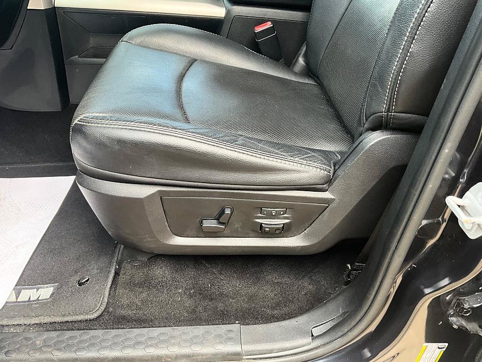 Used 2016 RAM 1500 Laramie w/ Convenience Group AWD/4WD image 18