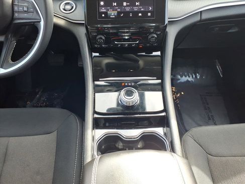 Used 2023 Jeep Grand Cherokee Laredo image 13