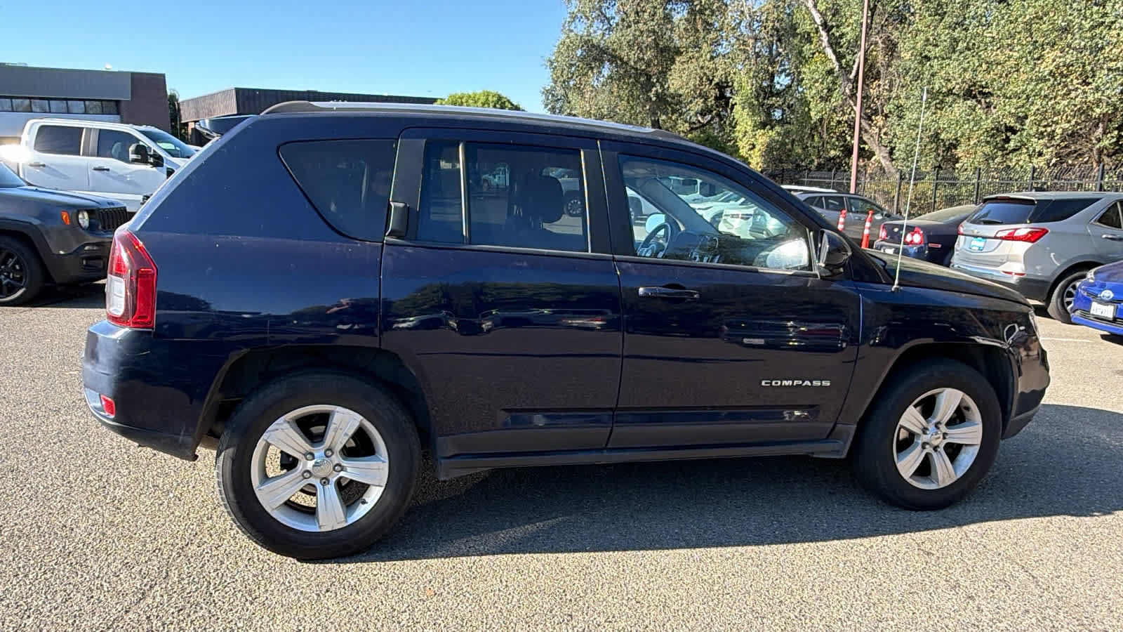 Used 2017 Jeep Compass Latitude AWD/4WD image 4