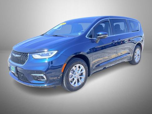 Used 2023 Chrysler Pacifica Touring-L AWD/4WD image 1