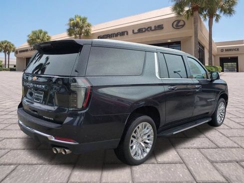 Used 2025 Chevrolet Suburban Premier AWD/4WD image 4