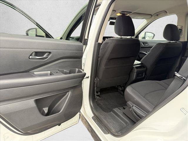 Used 2024 Nissan Pathfinder SV FWD image 21