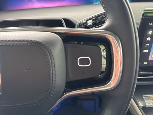 Used 2025 Lincoln Nautilus Premier image 24