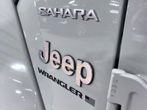 Used 2024 Jeep Wrangler Unlimited Sahara w/ Dual Top Group AWD/4WD image 34