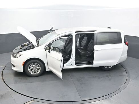 New 2026 Chrysler Voyager LX image 71