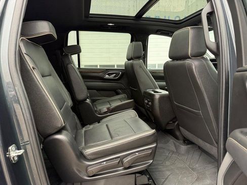 Used 2022 Chevrolet Suburban Premier image 12