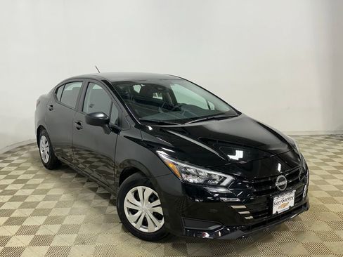 Used 2025 Nissan Versa S w/ Trunk Package image 3