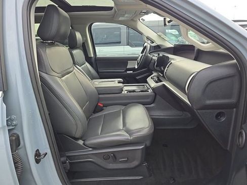 Used 2025 Ford Expedition Active AWD/4WD image 10