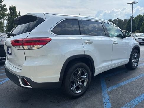 Used 2018 Toyota Highlander Limited Platinum FWD image 5