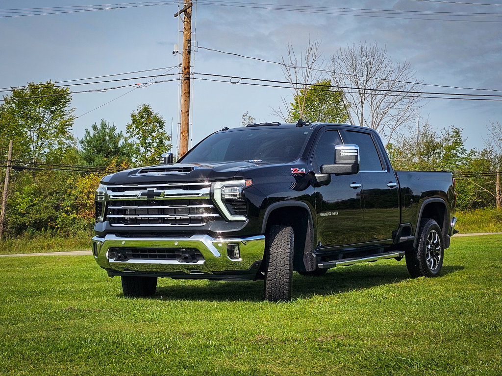Used 2024 Chevrolet Silverado 2500 LTZ w/ LTZ Convenience Package AWD/4WD image 9