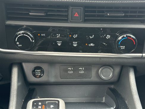 Used 2024 Nissan Rogue S FWD image 13