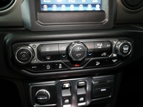 Used 2020 Jeep Wrangler Sport image 24