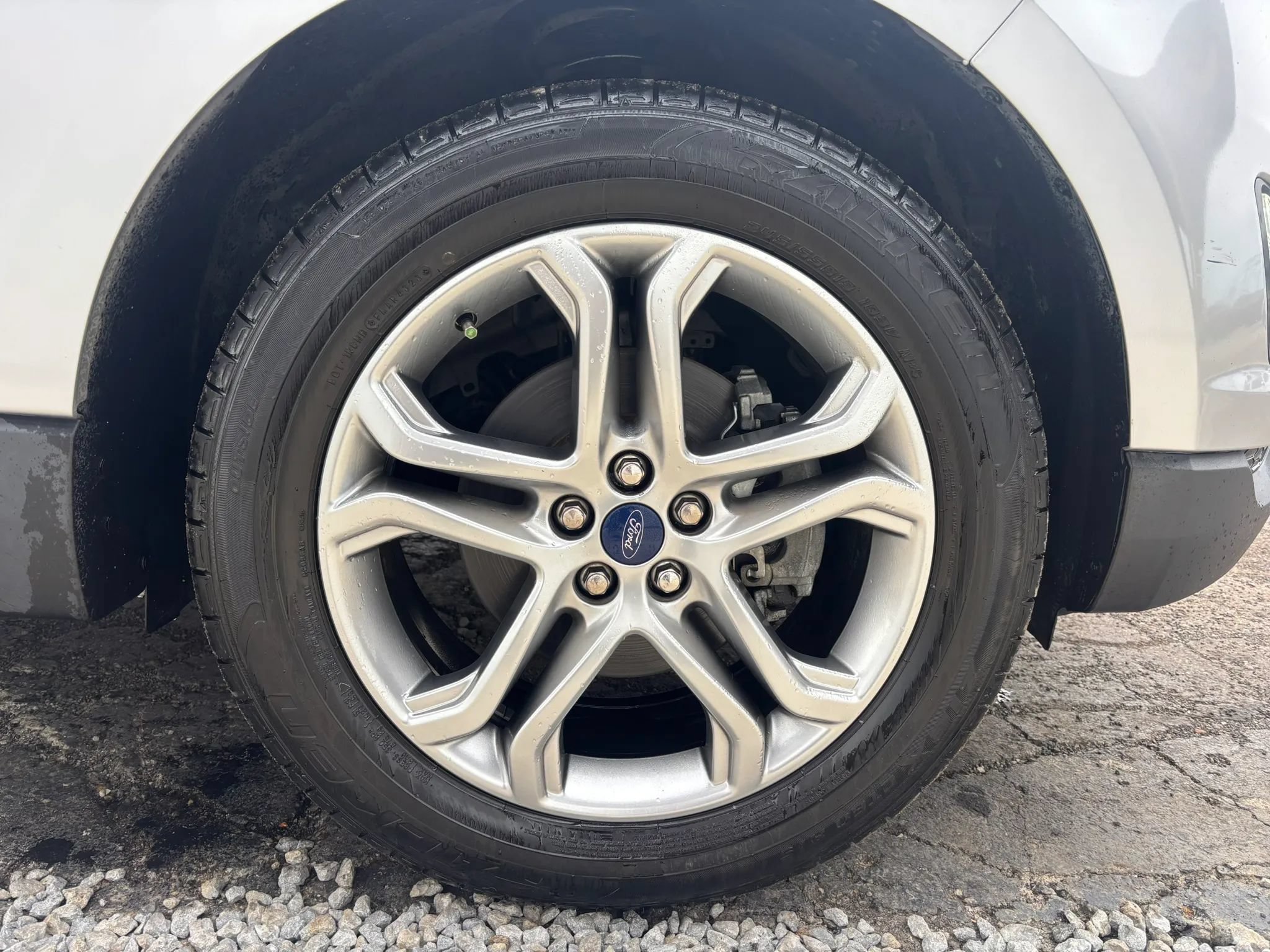 Used 2018 Ford Edge Titanium w/ Equipment Group 301A FWD image 10