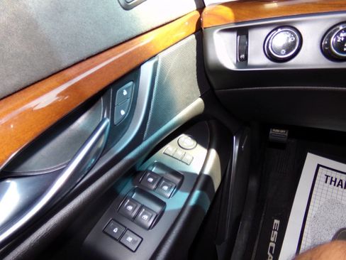 Used 2019 Cadillac Escalade Luxury AWD/4WD image 65