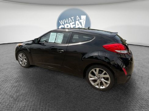 Used 2016 Hyundai Veloster FWD image 6