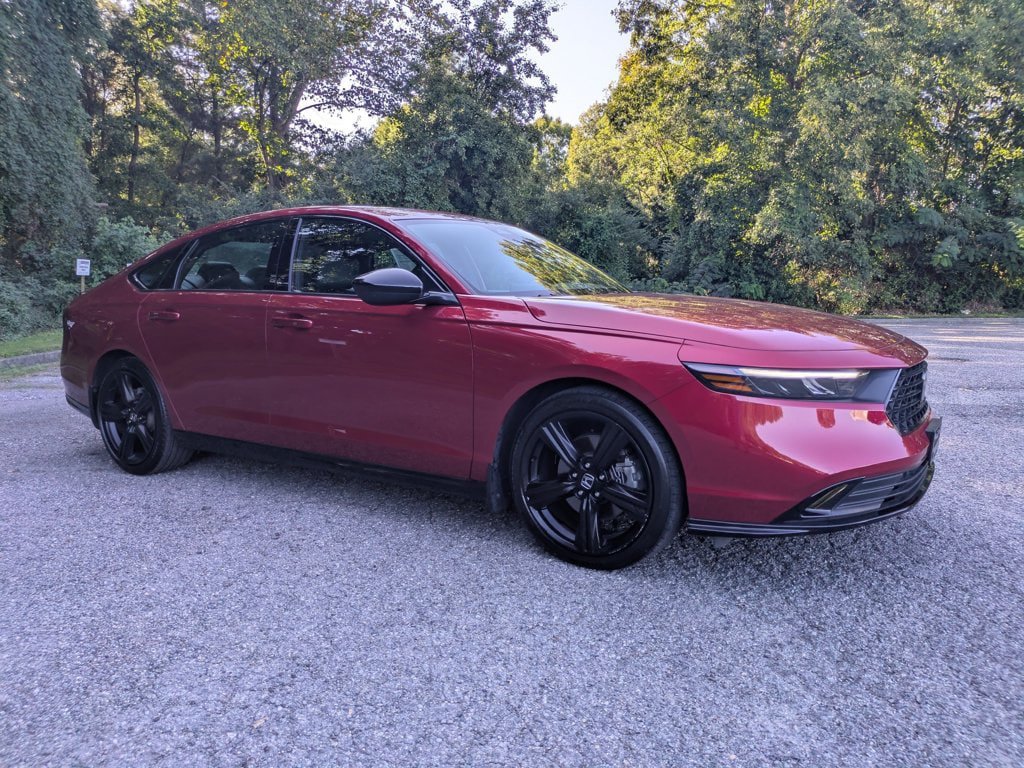 Used 2025 Honda Accord Sport image 2