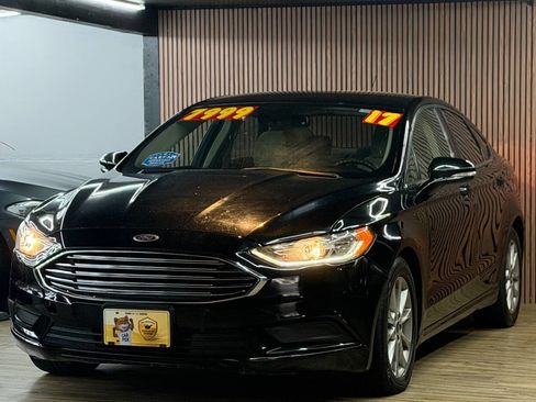 Used 2017 Ford Fusion SE image 1