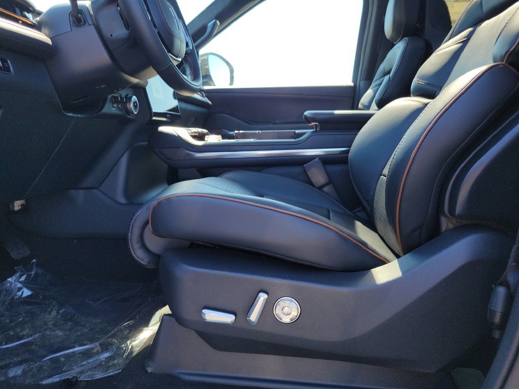 New 2026 Lincoln Navigator L Black Label AWD/4WD image 19
