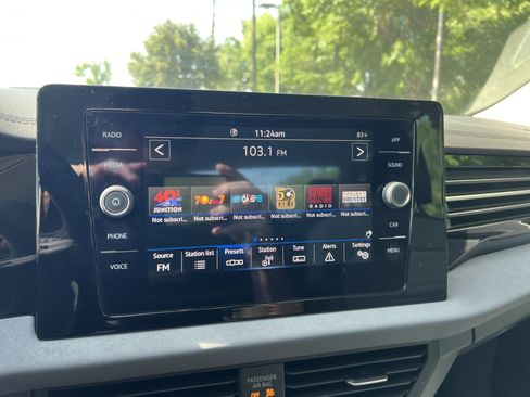Used 2025 Volkswagen Jetta SE w/ Sunroof Package FWD image 19