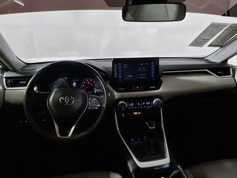 Used 2019 Toyota RAV4 XLE Premium FWD image 30